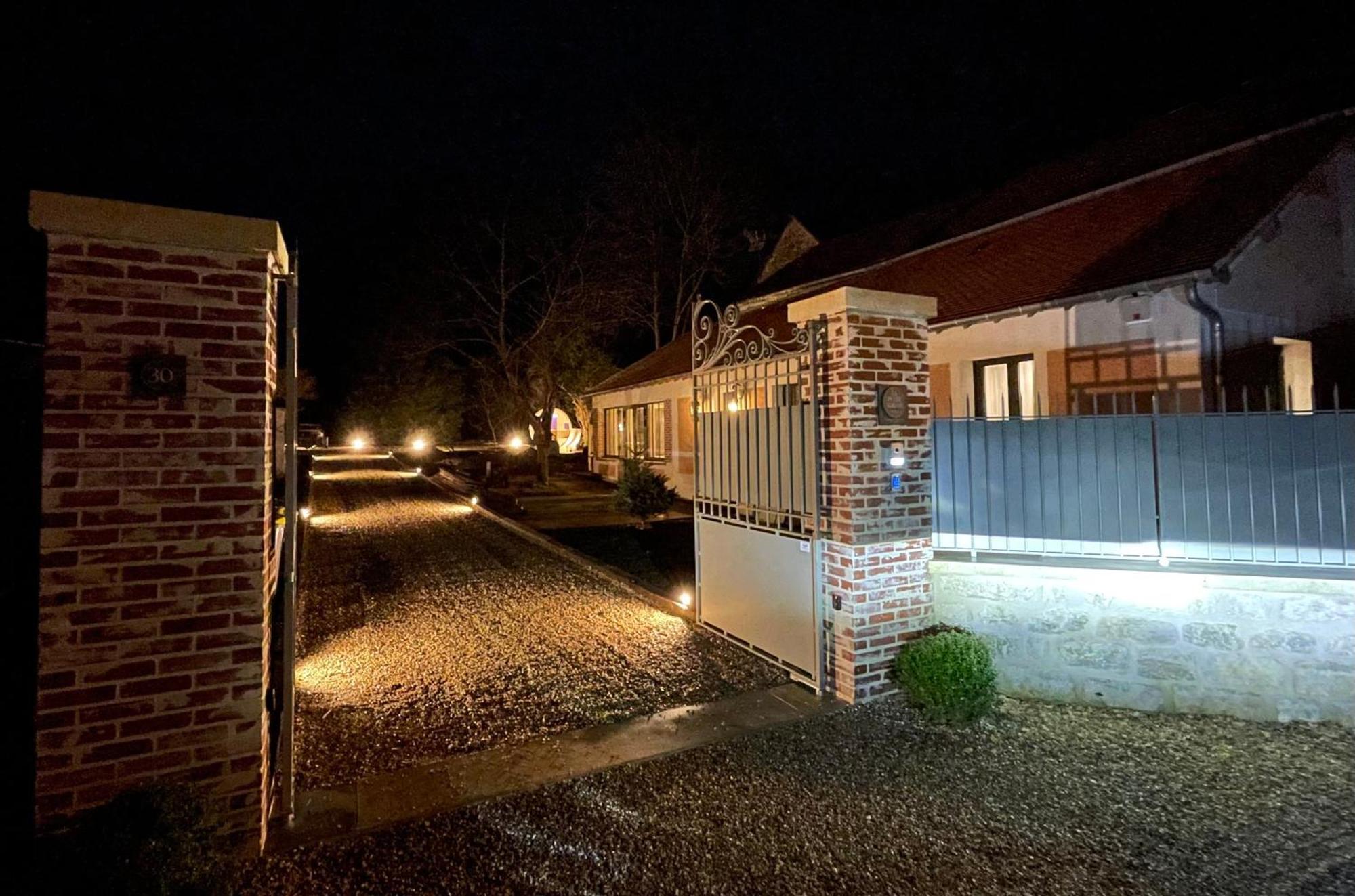 La Petite Maison De Giverny - Gite De Charme 5 Etoiles Au Coeur Du Village - 3 Chambres Exterior foto